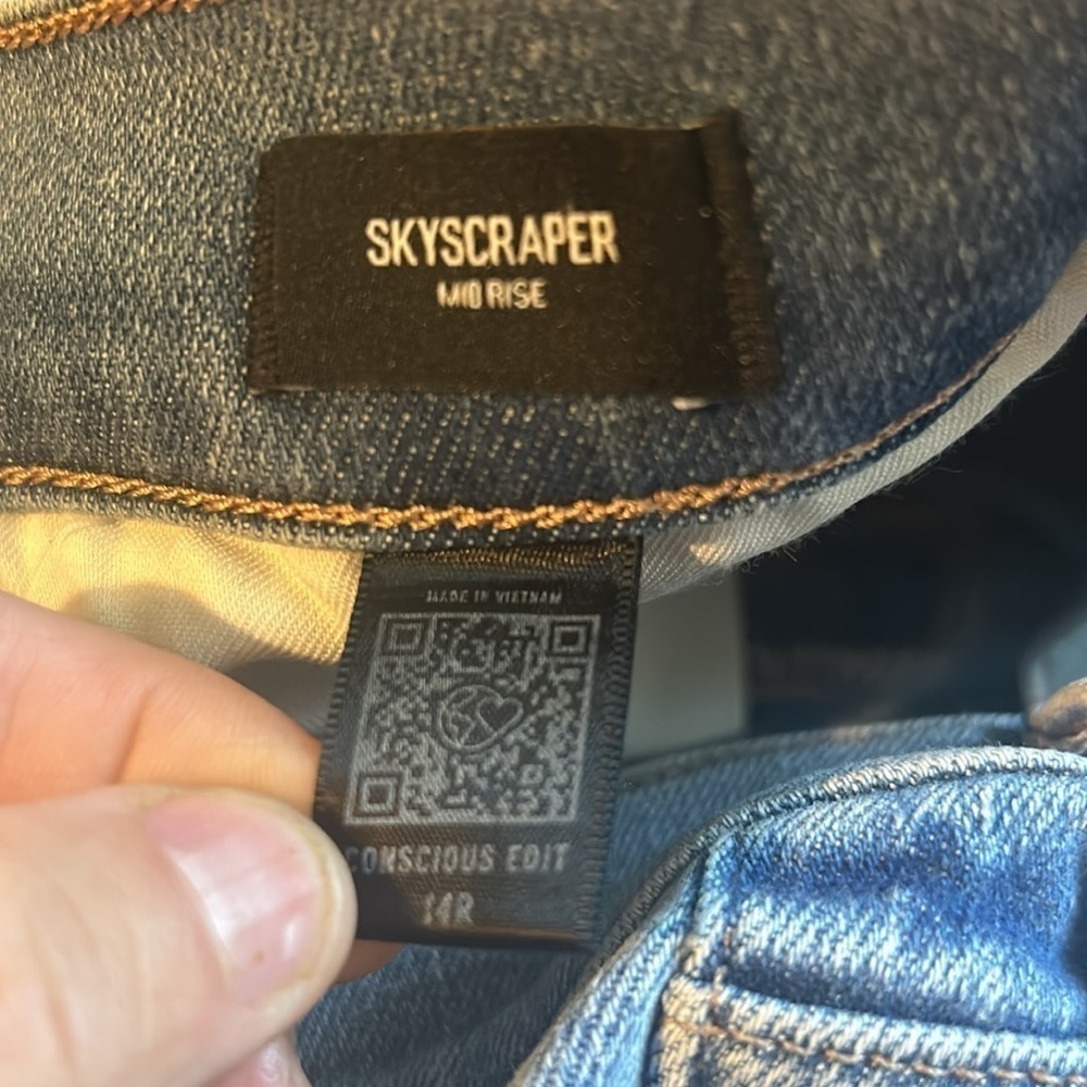Mid Rise Light Wash Skyscraper Jeans express women’s 14R NWT $128 value - Picture 5 of 8